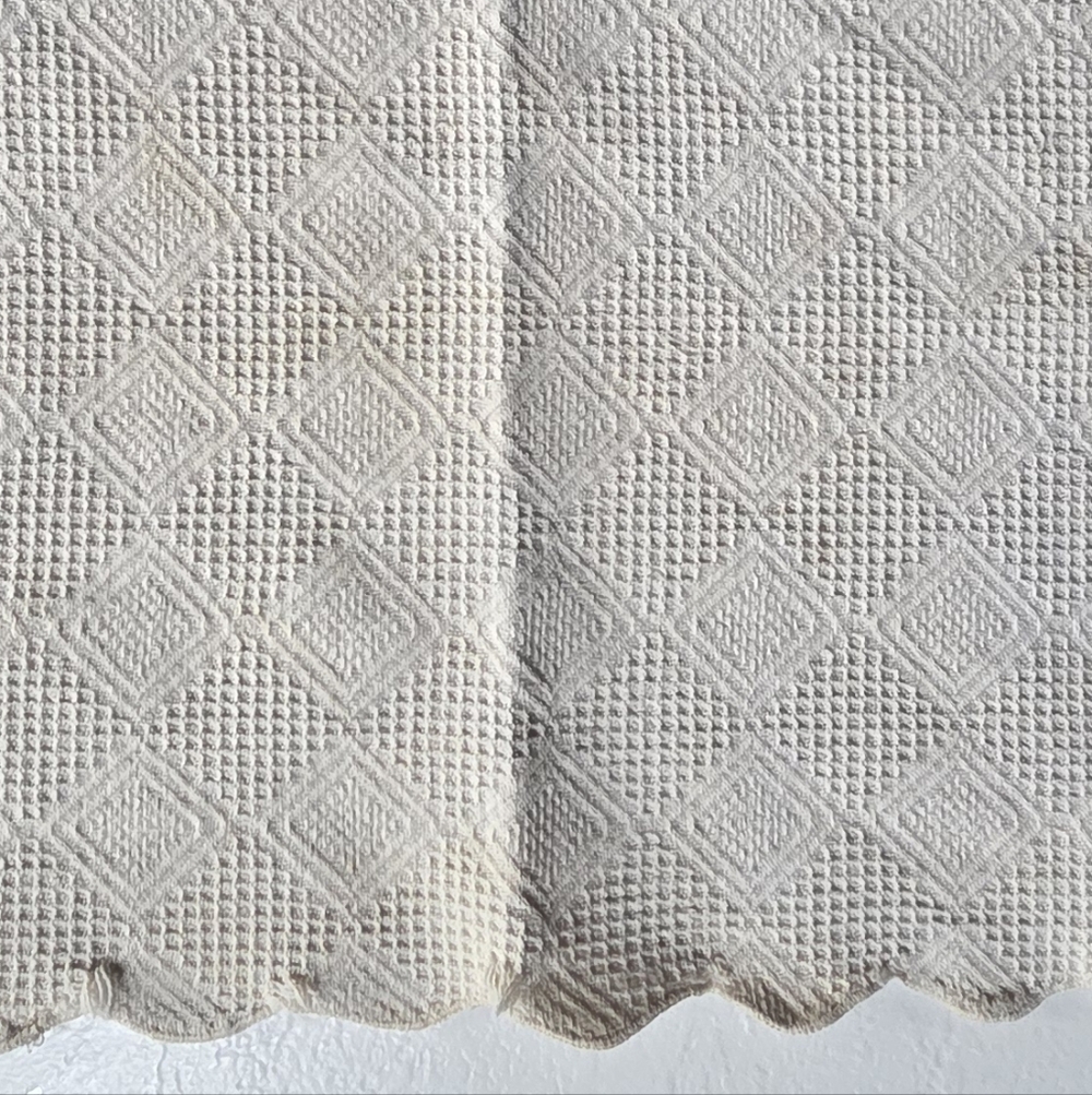 Vintage Woven Cream Diamond Pattern Runner